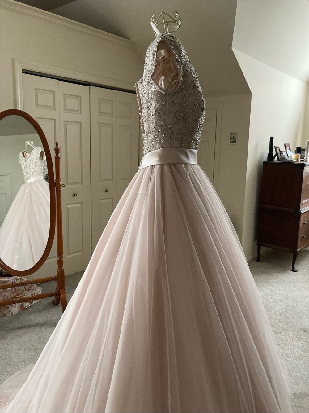 Allure Bridals Modest Ball gown Swarovski Beaded Tulle Wedding Dress- sz 8 (4-6)